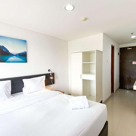 Comfort Stay Studio At Enviro Apartment By Travelio Cikarang Exterior photo